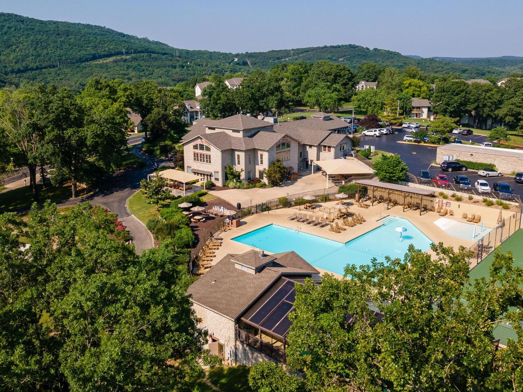 Elegant Lakeside Retreat In Branson Exterior photo